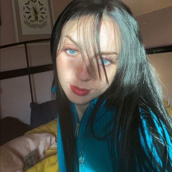 Meet your Posher, Josie - Picture 2 of 2